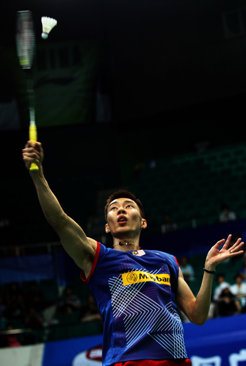 马来西亚羽毛球队鏖战印度羽毛球队，李宗伟送出助攻