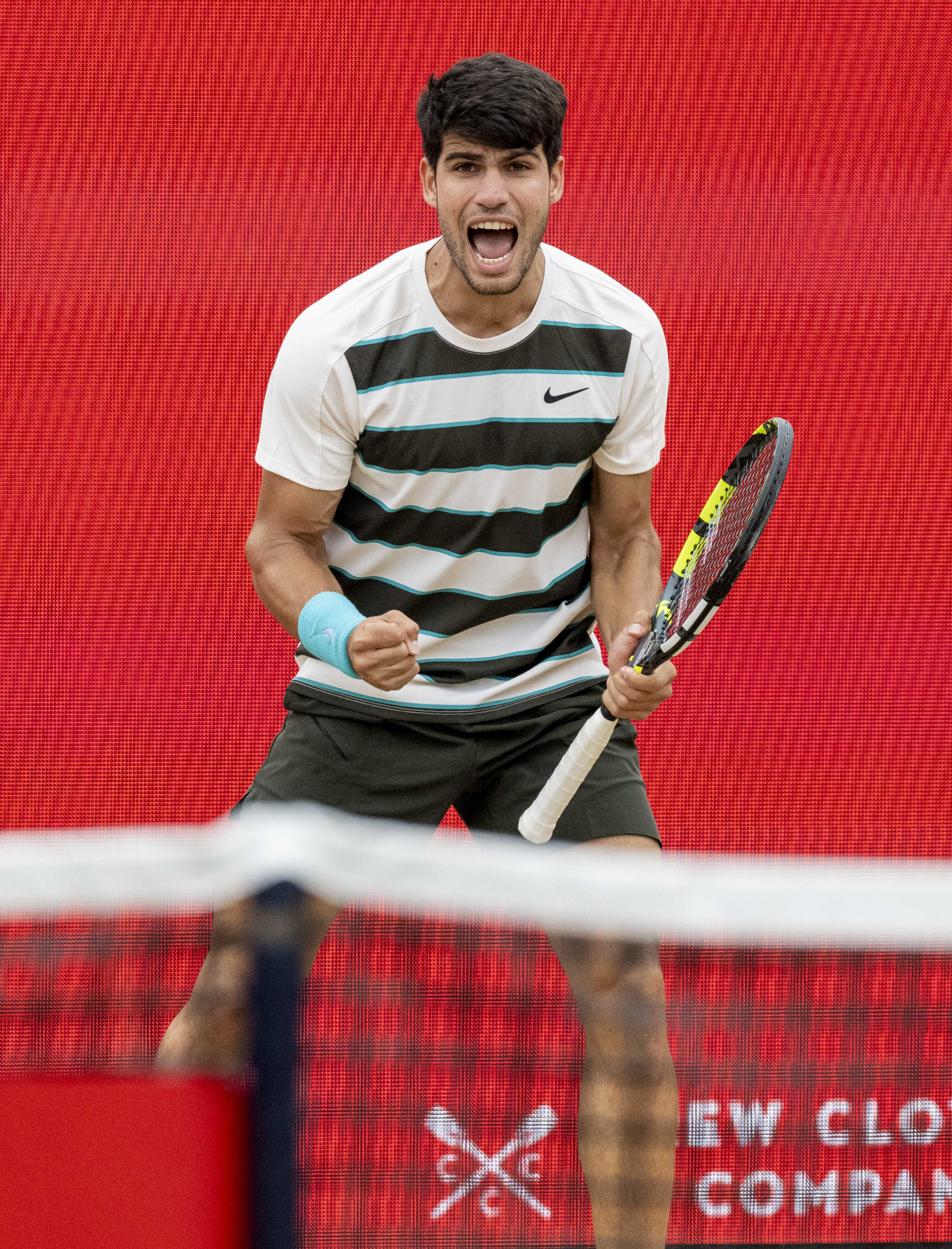 关于意大利网球队险胜德国网球队，阿尔卡拉斯高光表现的信息