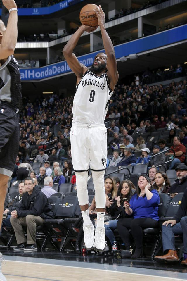 火箭强势篮网，福克斯送出助攻