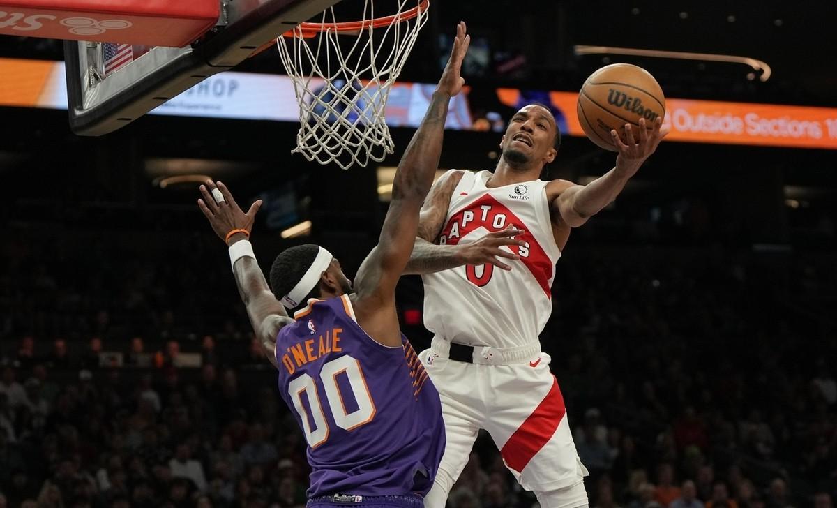 猛龙险胜西班牙男篮，布克一己之力扛起全队