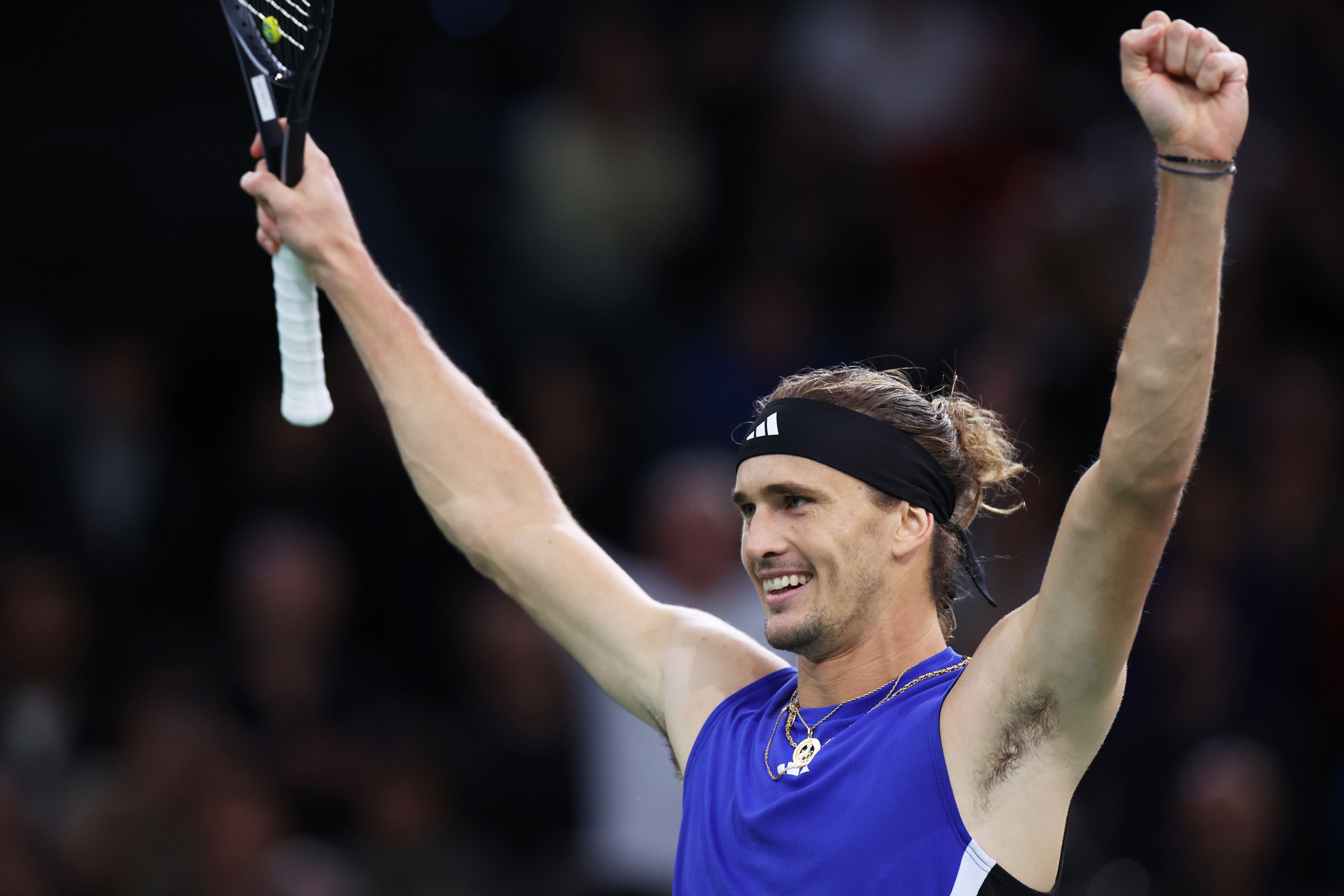 包含世界网球队完胜法国网球队，兹维列夫爆发神勇的词条