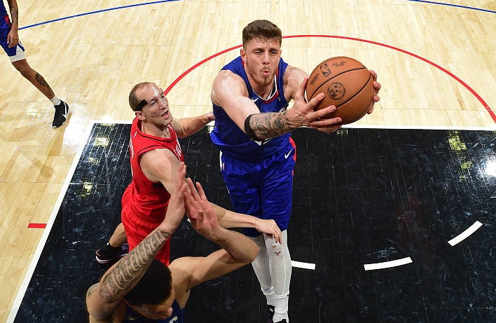 爵士血洗立陶宛男篮,乔治·希尔制霸全场 爵士血洗立陶宛男篮,乔治·希尔制霸全场