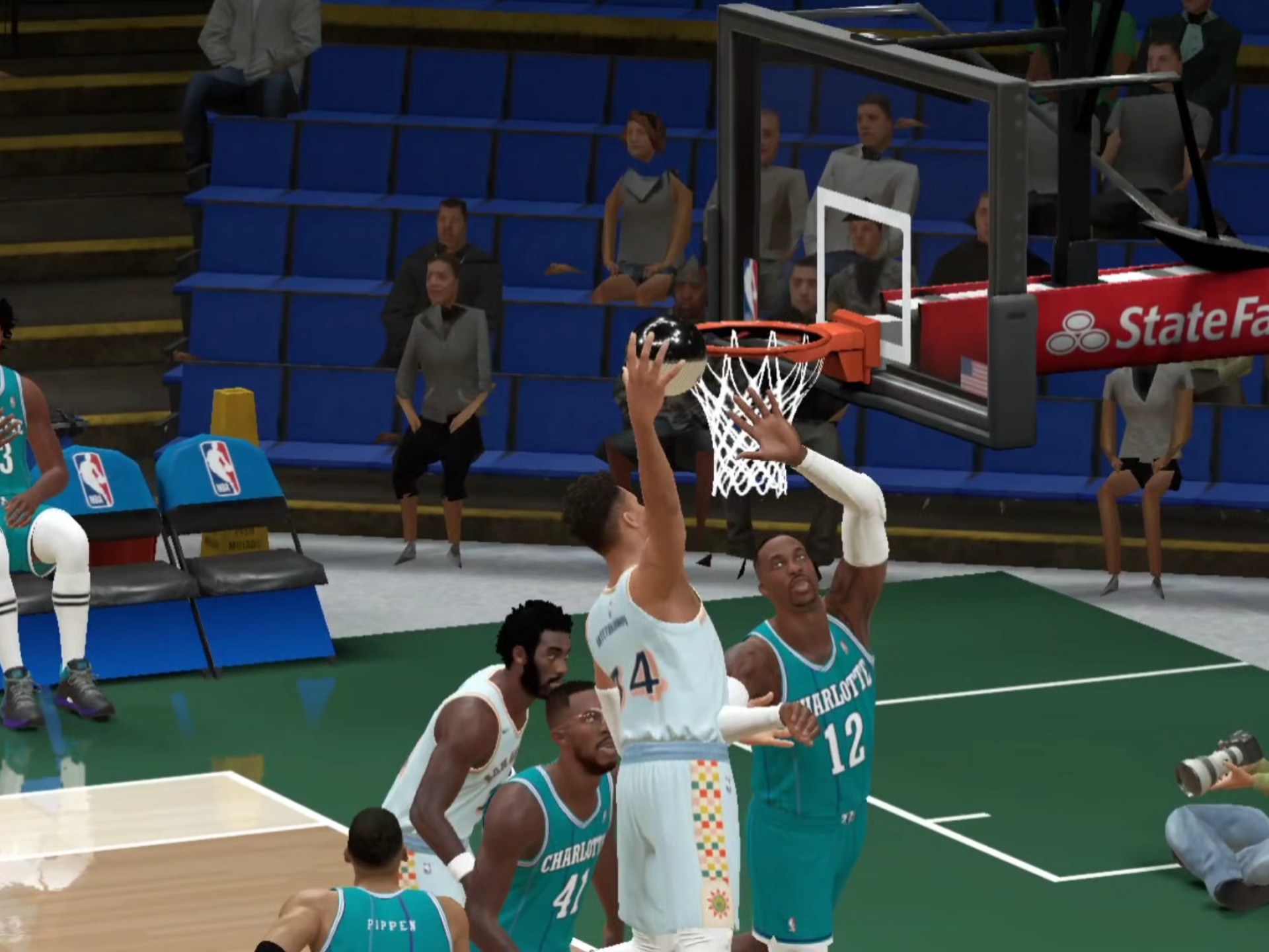 爵士血洗立陶宛男篮,乔治·希尔制霸全场 爵士血洗立陶宛男篮,乔治·希尔制霸全场