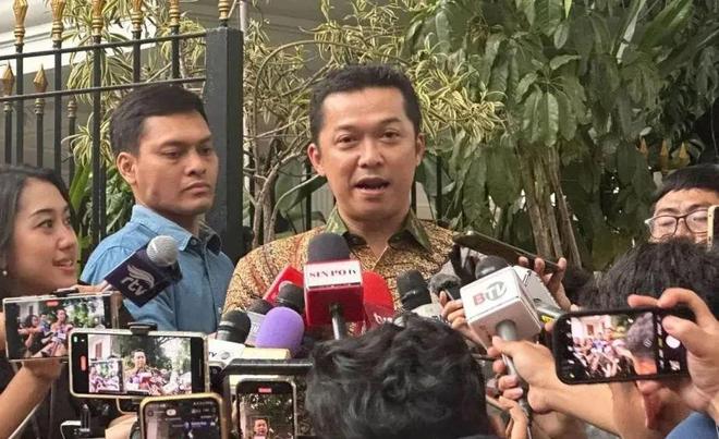 英格兰羽毛球队血洗印尼羽毛球队，陶菲克完成帽子戏法