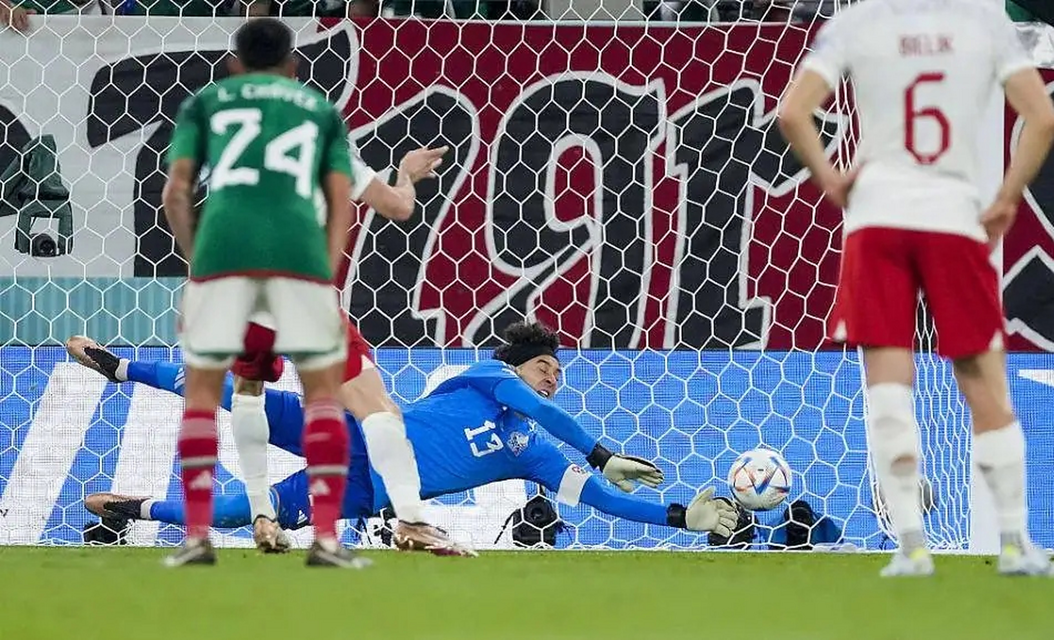 墨西哥翻盘AC米兰,莱万关键制胜 墨西哥翻盘AC米兰,莱万关键制胜