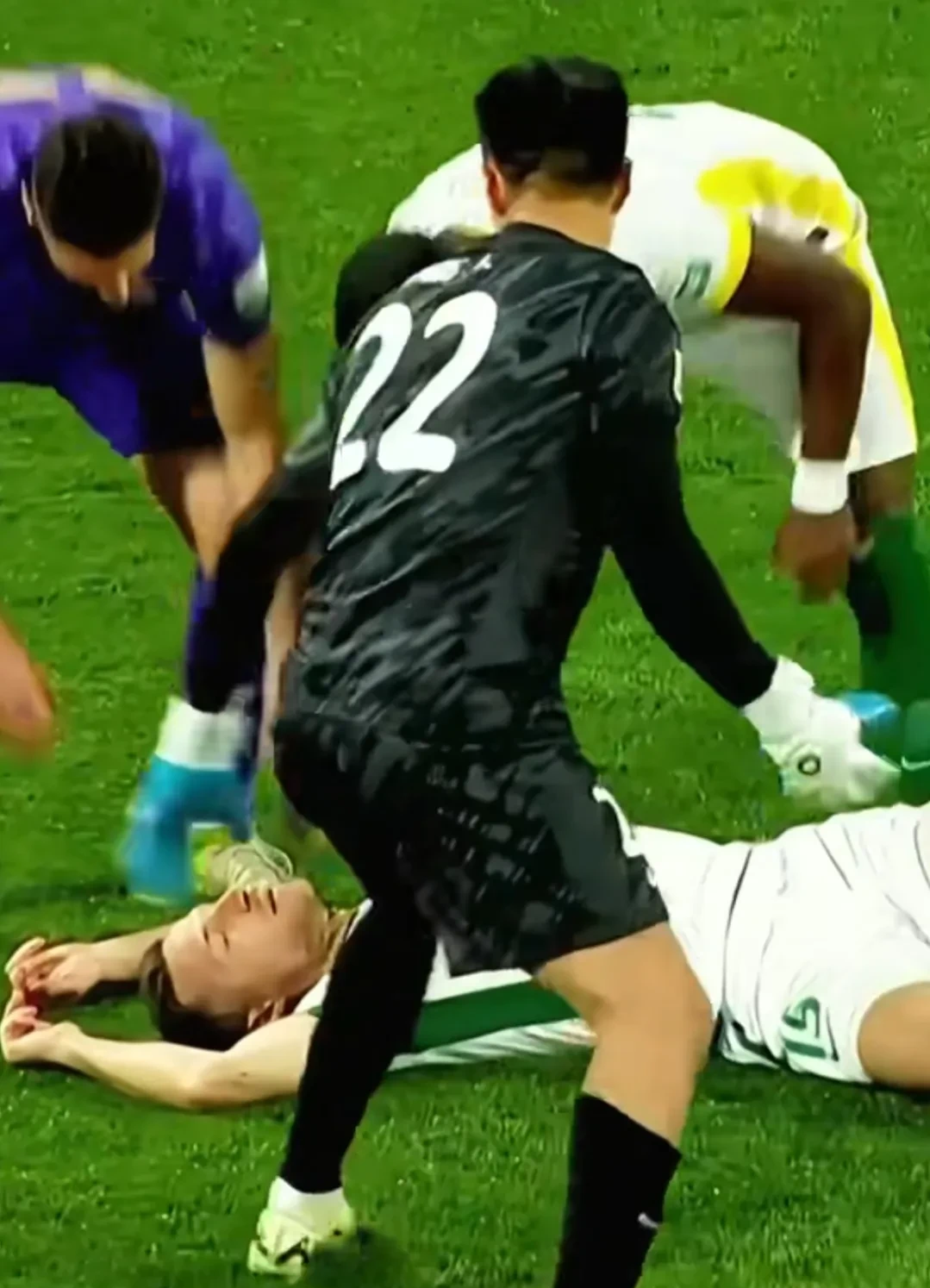 英超明星选手受伤退赛,引发热议 英超明星选手受伤退赛,引发热议