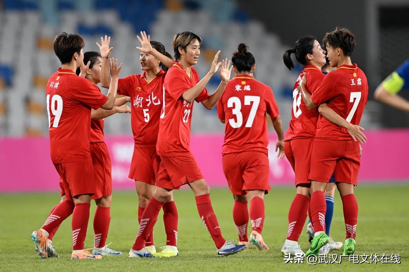 临危不乱！中国女足全力冲刺冠军奖杯