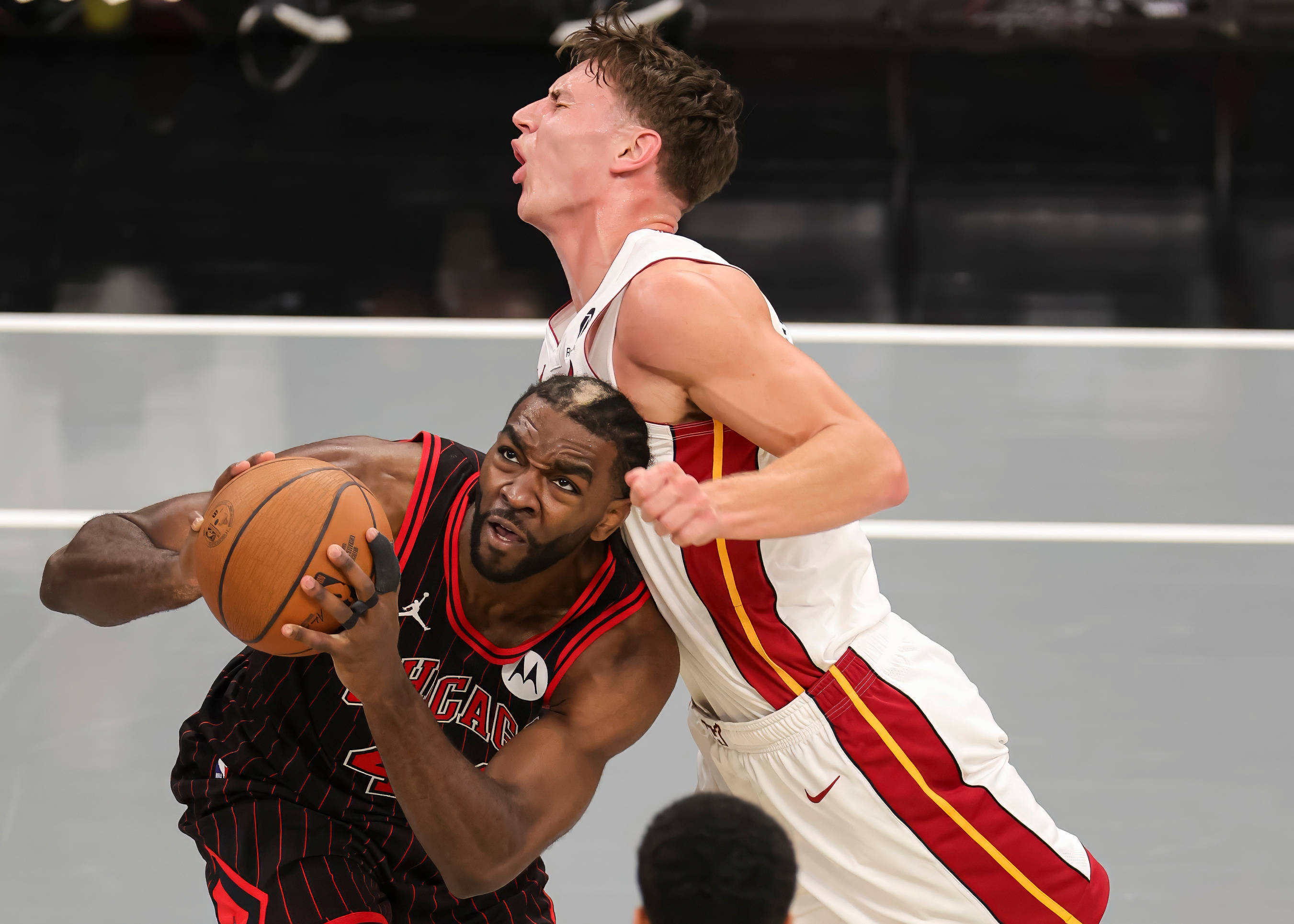 NBA新赛季开启进入白热化阶段,篮球热潮再次掀起 NBA新赛季开启进入白热化阶段,篮球热潮再次掀起