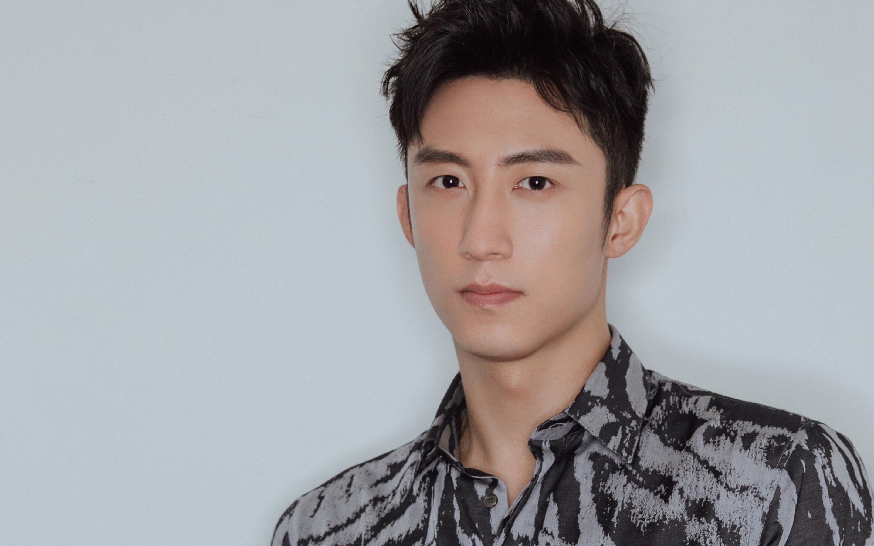 技术匠心与孤勇领袖,迈凯伦的完胜之道与维斯塔潘的负重艺术