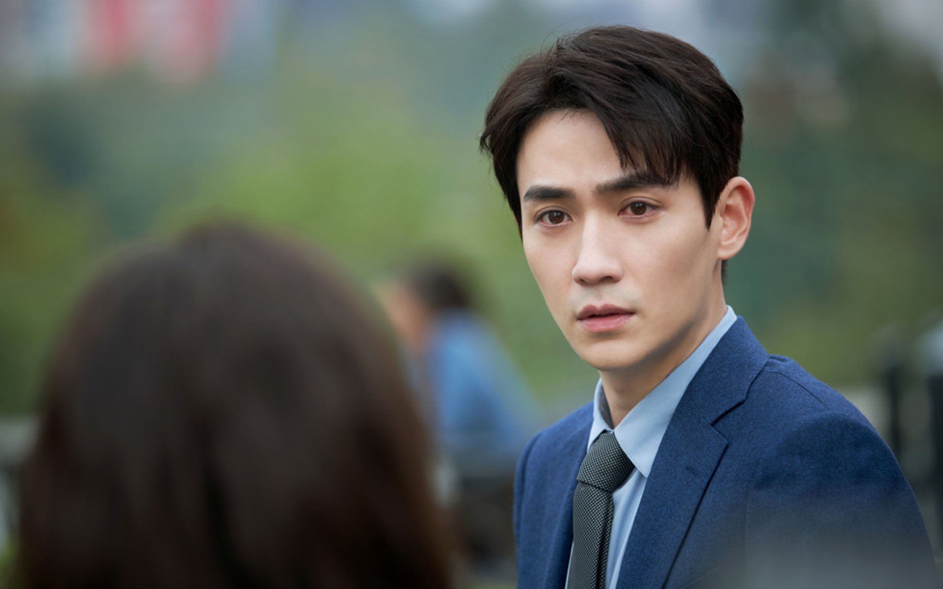 怪物在更深的夜醒来，米切尔17分燃尽雄鹿，老鹰将悬念钉入地平线