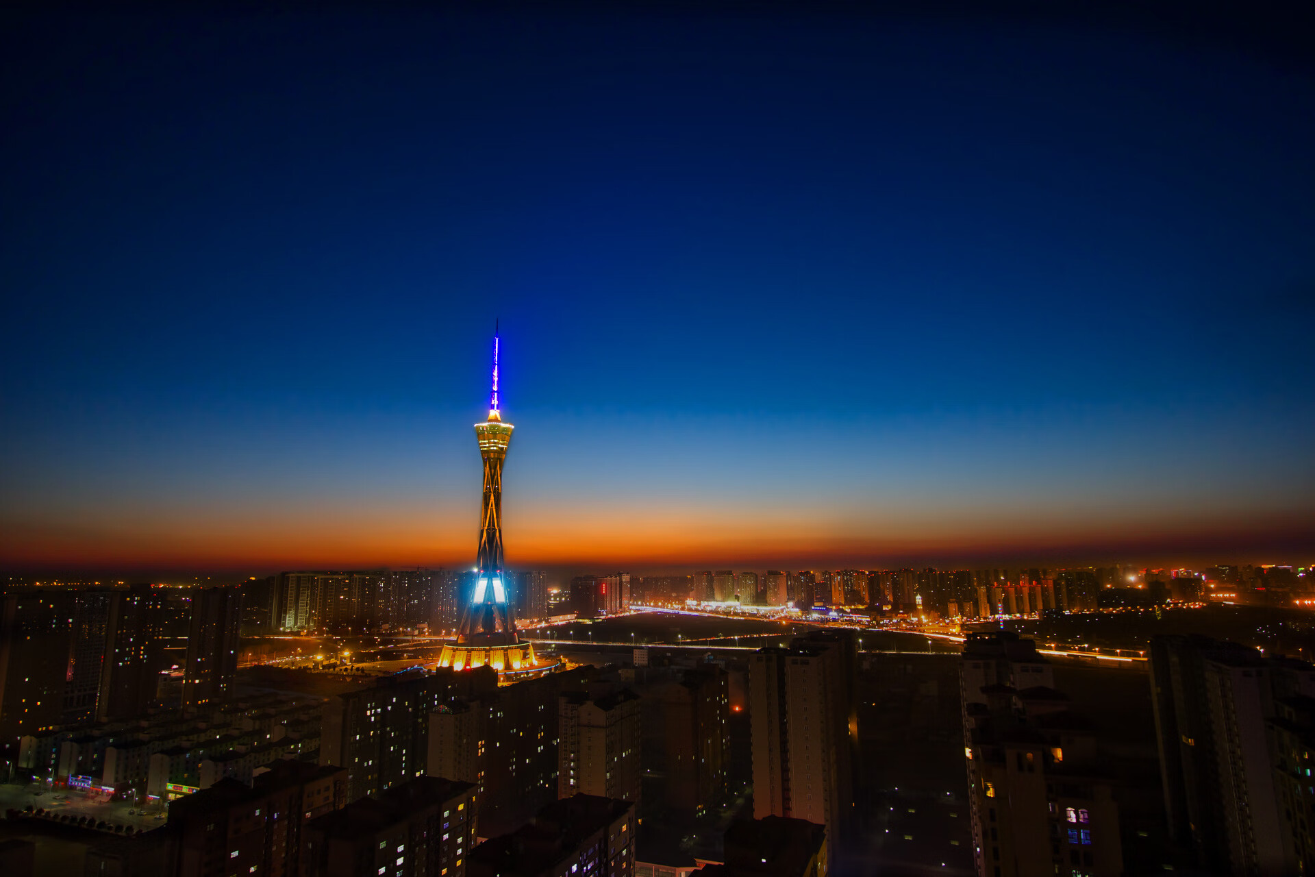 双面夹击，尼克斯战术齿轮碾碎马刺，布伦森化身终极胜负手