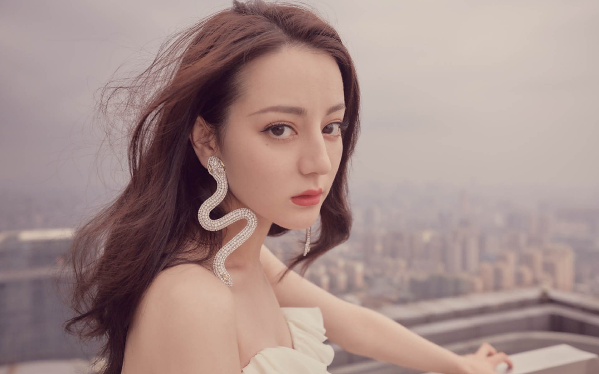 孤勇者的黄昏,当伊朗的铁蹄踏碎波兰,阿方索·戴维斯用一道弧线写下了唯一